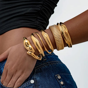 Retro Classic Style Solid Color Titanium Steel Plating Women's Cuff Bracelets Bangle