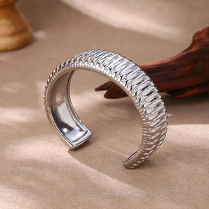 Retro Classic Style Solid Color Titanium Steel Plating Women's Cuff Bracelets Bangle